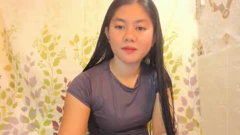 Snapshot of cutieasiantreasure chatting on 01.04.25 pinaybeauty online show from 01.04.25