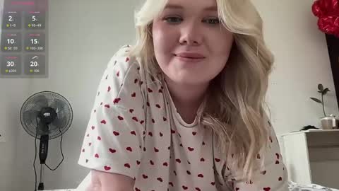 Snapshot of cutiejulie_ chatting on 05.13.26 Julie online show from 05.13.26