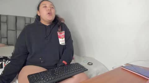 cutiepeach  online show from 12.31.24