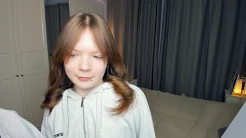 Snapshot of cuty_petite chatting on 03.05.26 Anne online show from 03.05.26