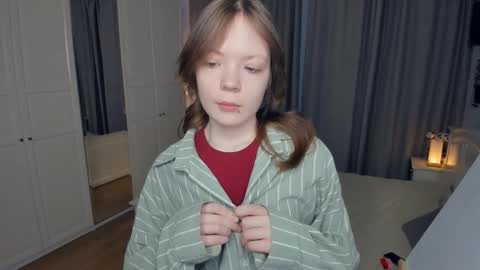 Snapshot of cuty_petite chatting on 03.09.26 Anne online show from 03.09.26