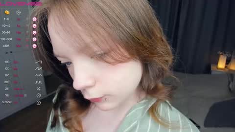 Snapshot of cuty_petite chatting on 03.29.26 Anne online show from 03.29.26