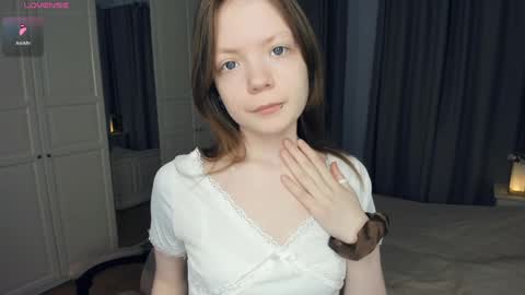 Snapshot of cuty_petite chatting on 04.11.26 Anne online show from 04.11.26