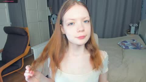 Snapshot of cuty_petite chatting on 06.04.26 Anne online show from 06.04.26