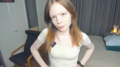 Snapshot of cuty_petite chatting on 06.13.26 Anne online show from 06.13.26