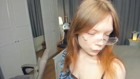 Snapshot of cuty_petite chatting on 06.28.26 Anne online show from 06.28.26