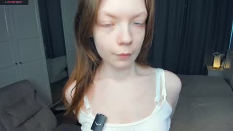 Snapshot of cuty_petite chatting on 07.04.26 Anne online show from 07.04.26