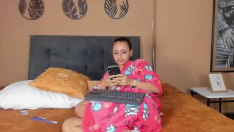 Snapshot of cyan_black chatting on 01.07.25 Cyan online show from 01.07.25