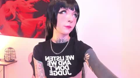 Snapshot of cyberia____________________ chatting on 11.12.25 cel I am independent Help me reach 200 thumbs up uwu online show from 11.12.25