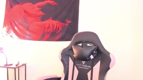 Snapshot of cyberia____________________ chatting on 02.19.26 cel I am independent Help me reach 200 thumbs up uwu online show from 02.19.26