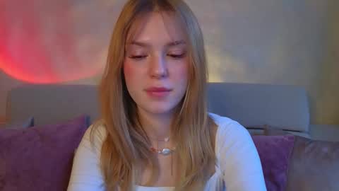 Im Emi streaming with my friend Reyna today online show from 03.17.26