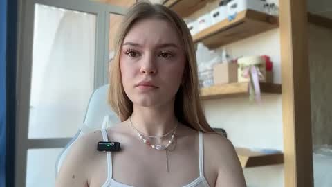 Snapshot of cyberl0ve_ chatting on 04.21.26 Im Emi streaming with my friend Reyna today online show from 04.21.26