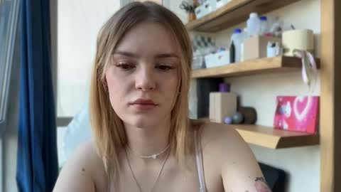 Snapshot of cyberl0ve_ chatting on 06.05.26 Im Emi streaming with my friend Reyna today online show from 06.05.26