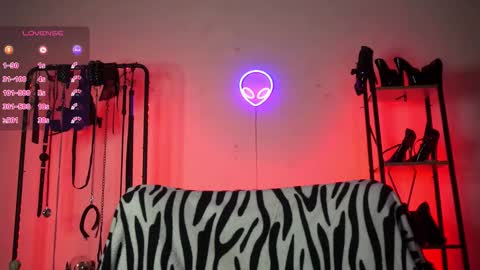 Snapshot of cyberxgoddess_ chatting on 02.04.26 Lily Goddess online show from 02.04.26