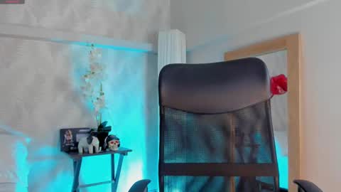 Snapshot of cyntia_adams chatting on 02.16.25 cyntia_adams online show from 02.16.25