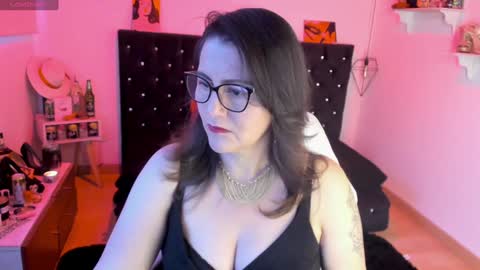Snapshot of d_martii chatting on 01.24.25 Mia online show from 01.24.25