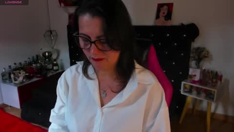 Snapshot of d_martii chatting on 02.19.25 Mia online show from 02.19.25