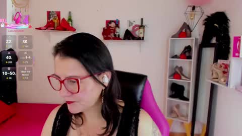 Snapshot of d_martii chatting on 09.18.25 Mia online show from 09.18.25