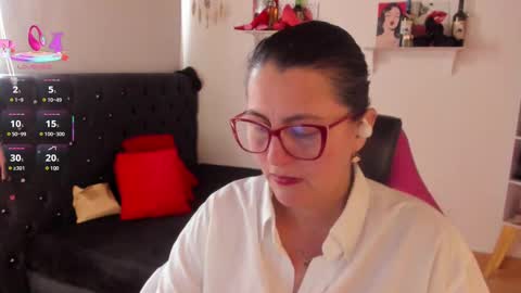 Snapshot of d_martii chatting on 09.22.25 Mia online show from 09.22.25