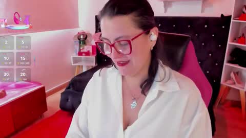 Snapshot of d_martii chatting on 09.26.25 Mia online show from 09.26.25