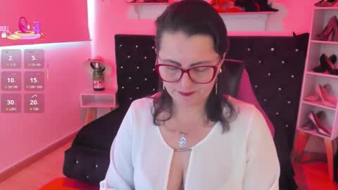 Snapshot of d_martii chatting on 10.04.25 Mia online show from 10.04.25
