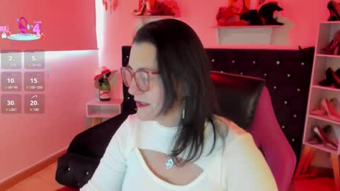 Snapshot of d_martii chatting on 10.05.25 Mia online show from 10.05.25