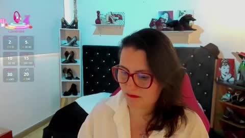 Snapshot of d_martii chatting on 10.10.25 Mia online show from 10.10.25
