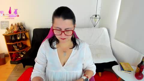 Mia  online show from 10.28.25