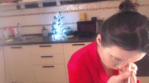 Snapshot of daddy_moongirl chatting on 12.17.25 daddy moongirl online show from 12.17.25