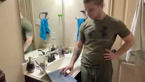 Snapshot of daddydaydrinkz chatting on 02.21.25 DaddydayDrinkz online show from 02.21.25