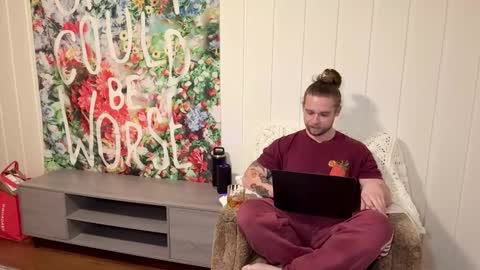 Snapshot of daddydaydrinkz chatting on 12.23.25 DaddydayDrinkz online show from 12.23.25