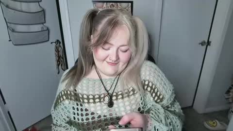 Snapshot of daddygaia8888 chatting on 12.11.24 Goddess Gaia online show from 12.11.24