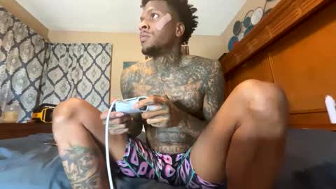 Snapshot of daddyjanimal chatting on 04.19.26 sexy tatted king bbc online show from 04.19.26