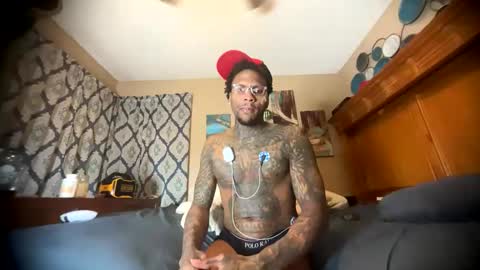 Snapshot of daddyjanimal chatting on 04.21.26 sexy tatted king bbc online show from 04.21.26