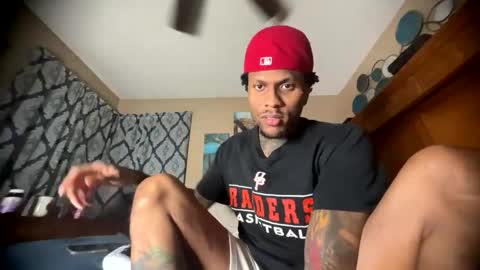 Snapshot of daddyjanimal chatting on 04.24.26 sexy tatted king bbc online show from 04.24.26