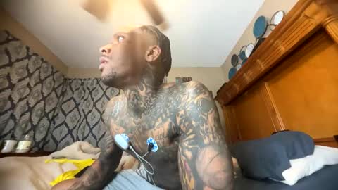Snapshot of daddyjanimal chatting on 04.26.26 sexy tatted king bbc online show from 04.26.26