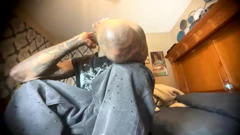 Snapshot of daddyjanimal chatting on 04.28.26 sexy tatted king bbc online show from 04.28.26