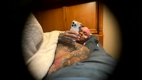 Snapshot of daddyjanimal chatting on 05.05.26 sexy tatted king bbc online show from 05.05.26