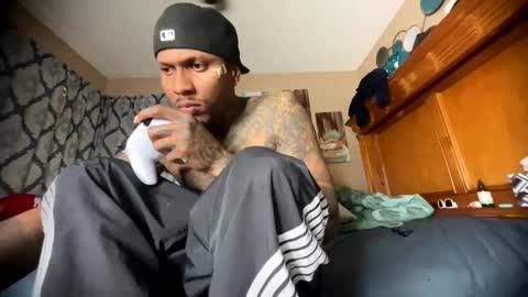 Snapshot of daddyjanimal chatting on 05.27.26 sexy tatted king bbc online show from 05.27.26