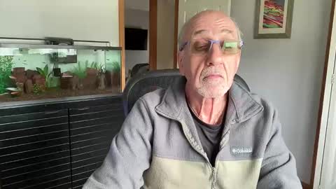 Snapshot of daddyweis chatting on 04.25.26 daddyweis online show from 04.25.26