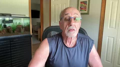 Snapshot of daddyweis chatting on 05.17.26 daddyweis online show from 05.17.26