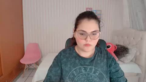 Snapshot of daeneryslove_doll chatting on 09.21.25 daeneryslove_doll online show from 09.21.25