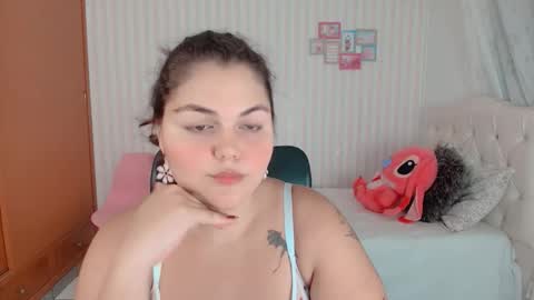Snapshot of daeneryslove_doll chatting on 09.22.25 daeneryslove_doll online show from 09.22.25