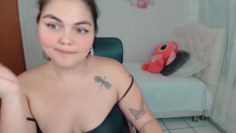 Snapshot of daeneryslove_doll chatting on 10.04.25 daeneryslove_doll online show from 10.04.25