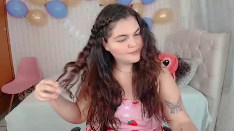 Snapshot of daeneryslove_doll chatting on 10.10.25 daeneryslove_doll online show from 10.10.25