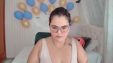 Snapshot of daeneryslove_doll chatting on 10.12.25 daeneryslove_doll online show from 10.12.25