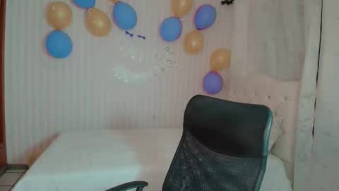 Snapshot of daeneryslove_doll chatting on 10.14.25 daeneryslove_doll online show from 10.14.25
