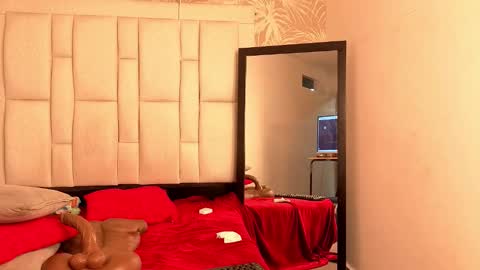 daffnelewis online show from 11.27.25