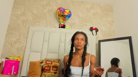 Snapshot of daffnelewis chatting on 04.22.26 daffnelewis online show from 04.22.26