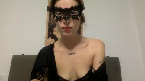 Snapshot of dafnesqueeze chatting on 12.01.24 dafnesqueeze online show from 12.01.24